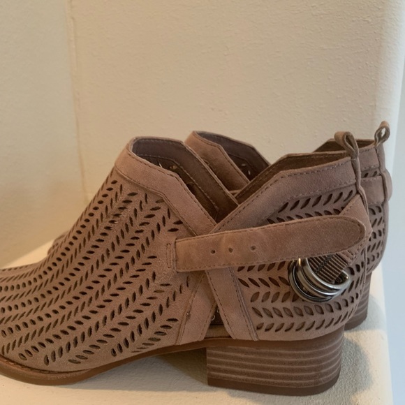 🔥 VINCE CAMUTO - Campina Perforated Suede Ankle Booties 🔥 - Picture 7 of 9